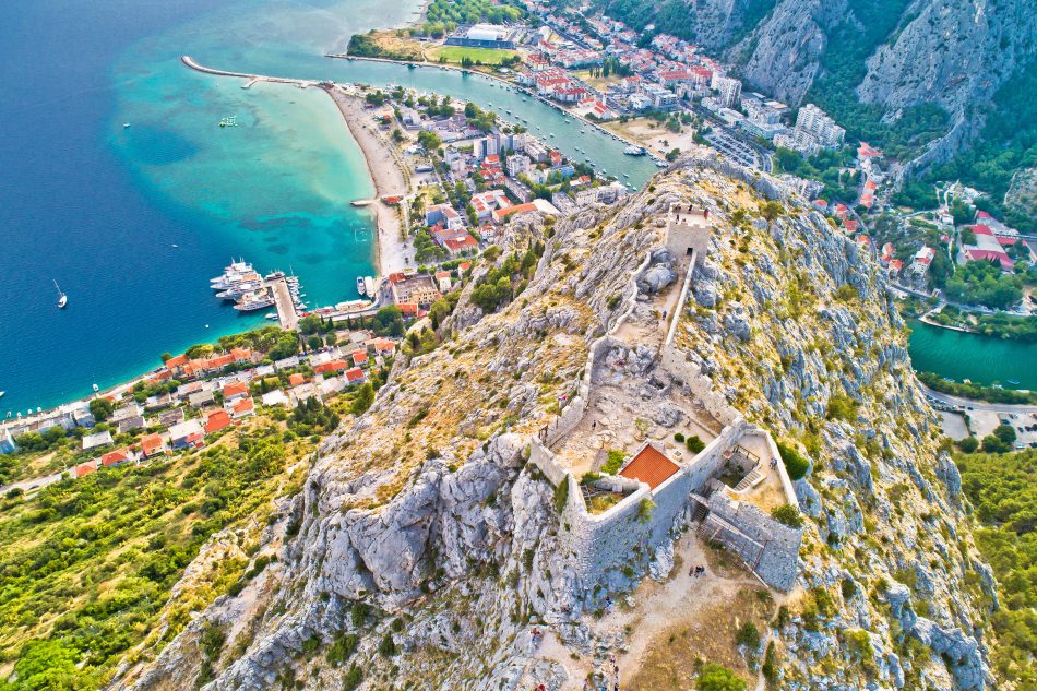 Fortica_starigrad_omis